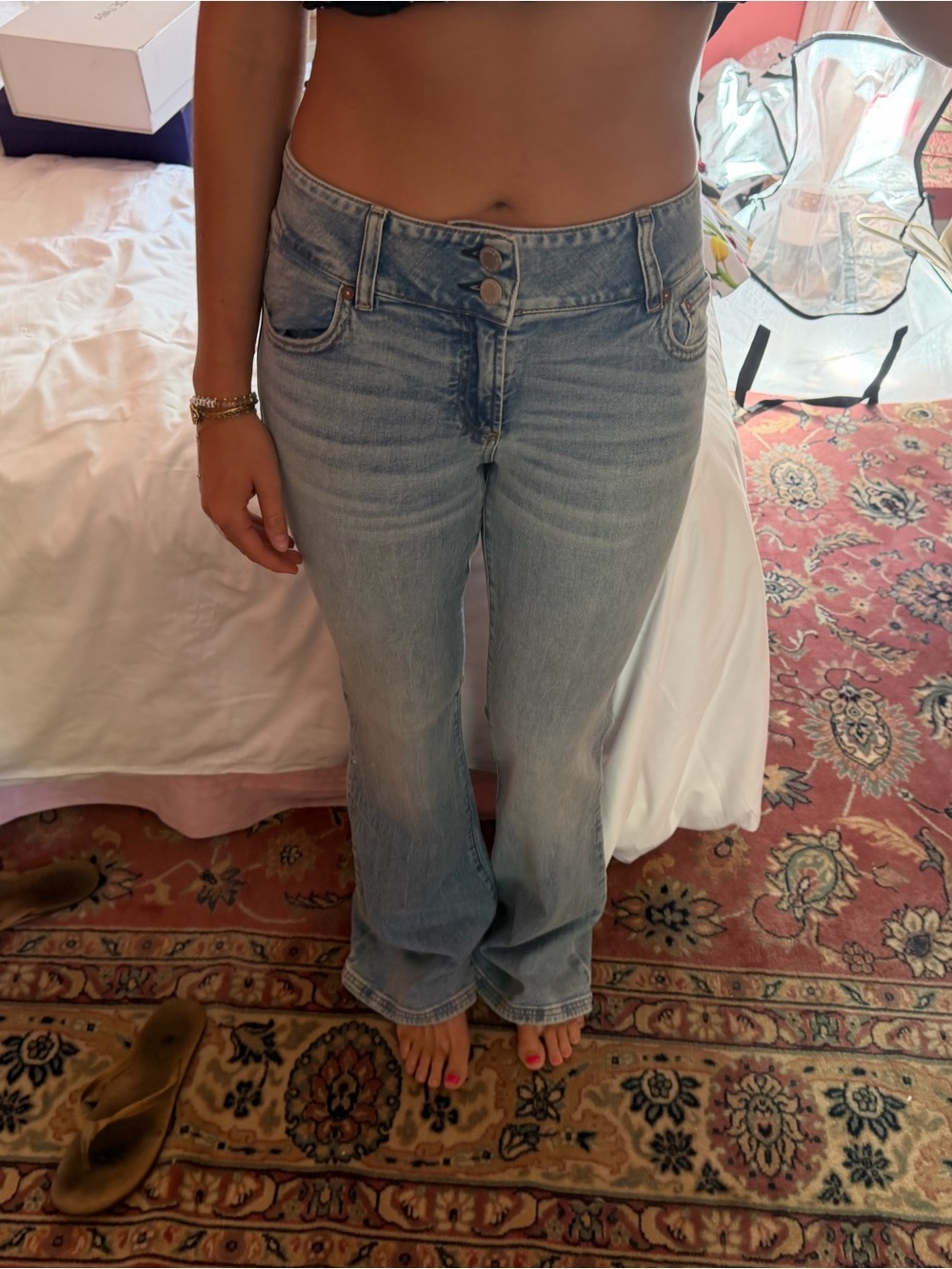 Alice + Olivia Stacey Low Rise Bell Jeans Bay Blue Size 27